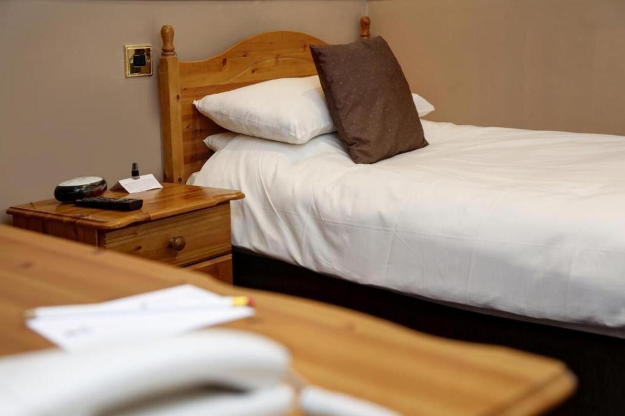 Bury Ramsbottom Old Mill Hotel And Leisure Club المظهر الخارجي الصورة